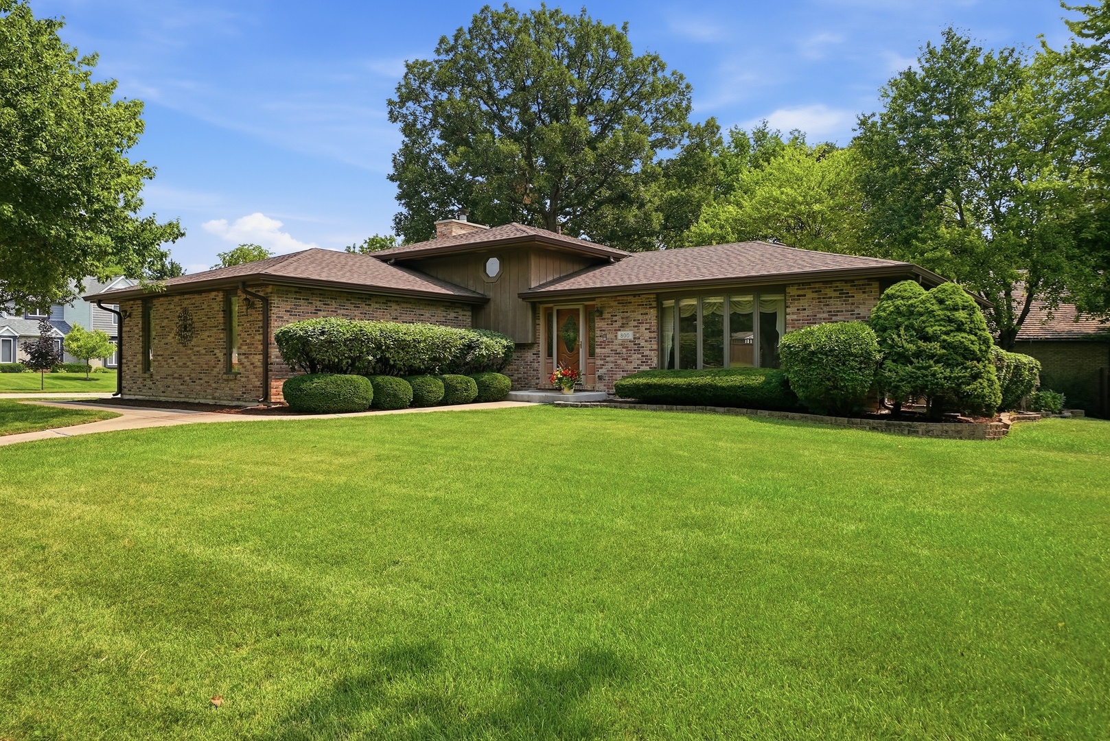 800 Ravinia Drive Property Photo 1
