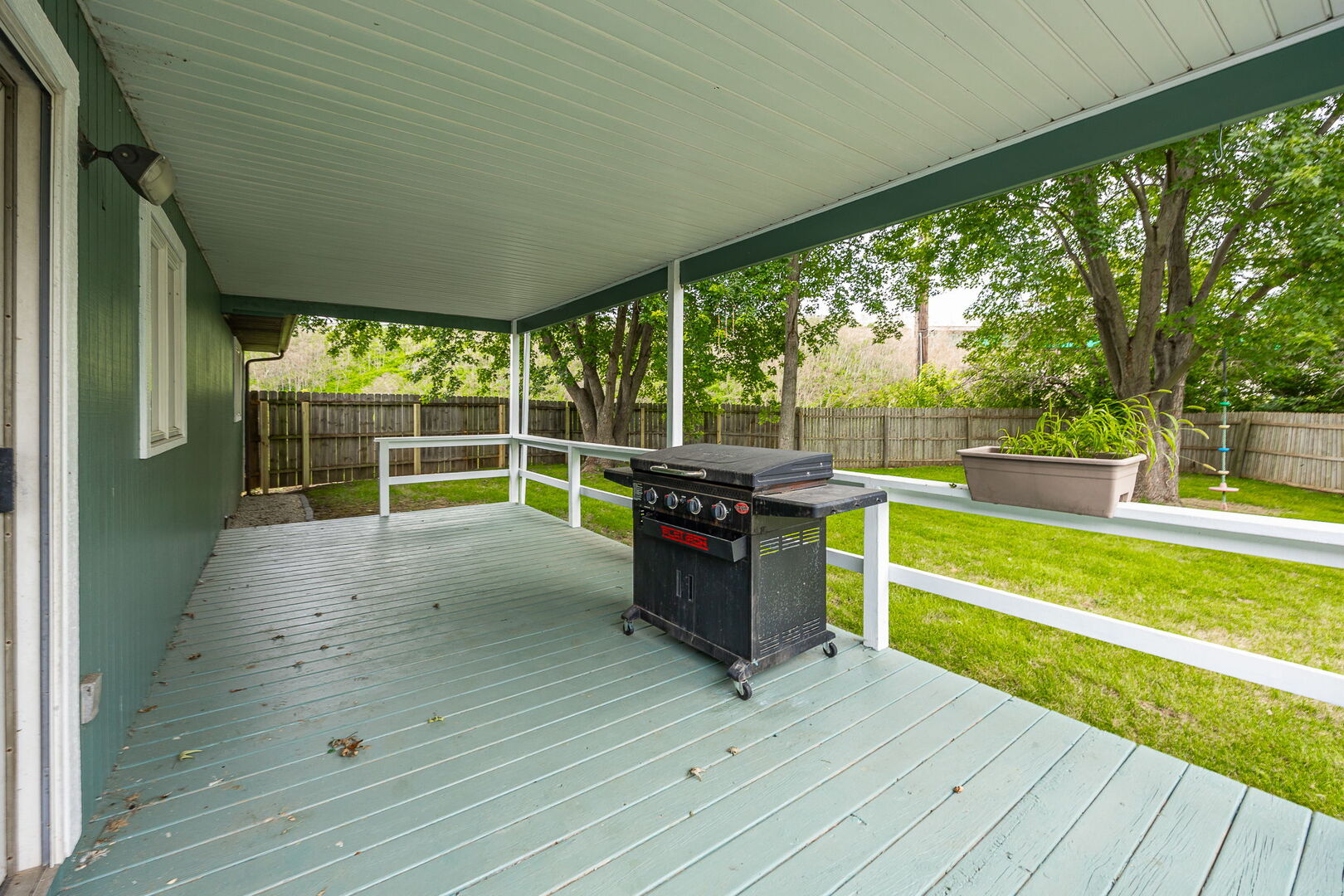 570 Meadows Road Property Photo 4