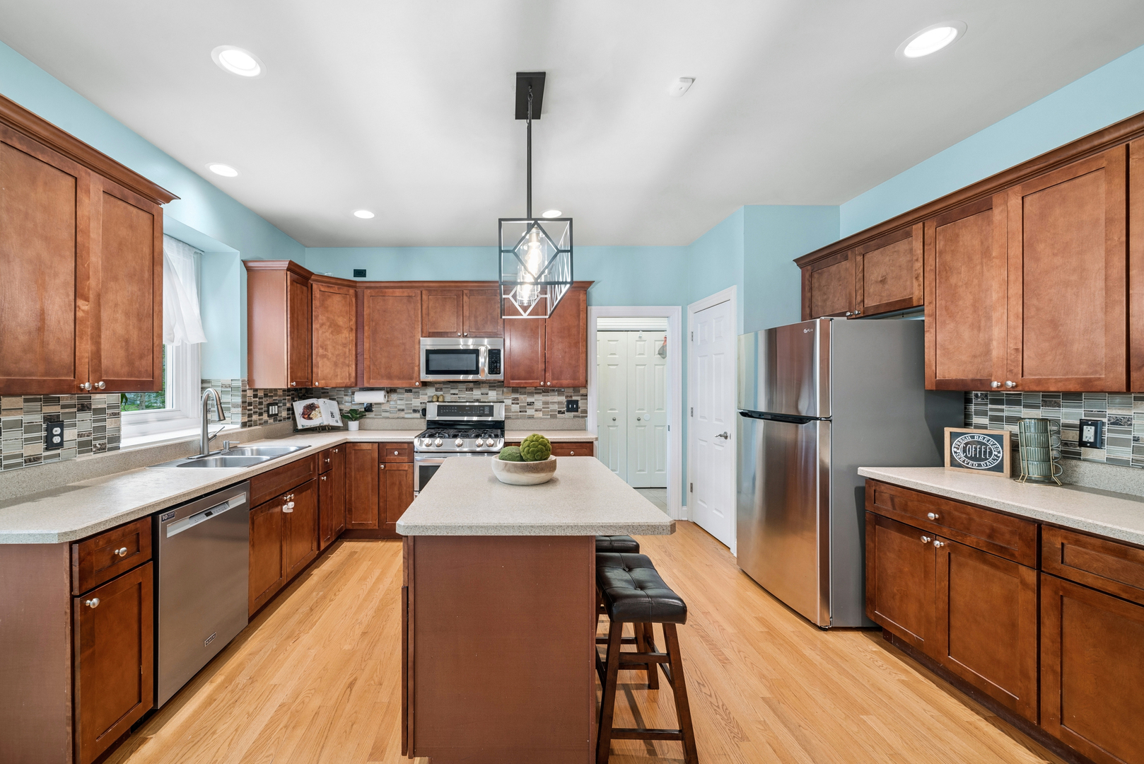 115 Pineridge Drive Property Photo 4