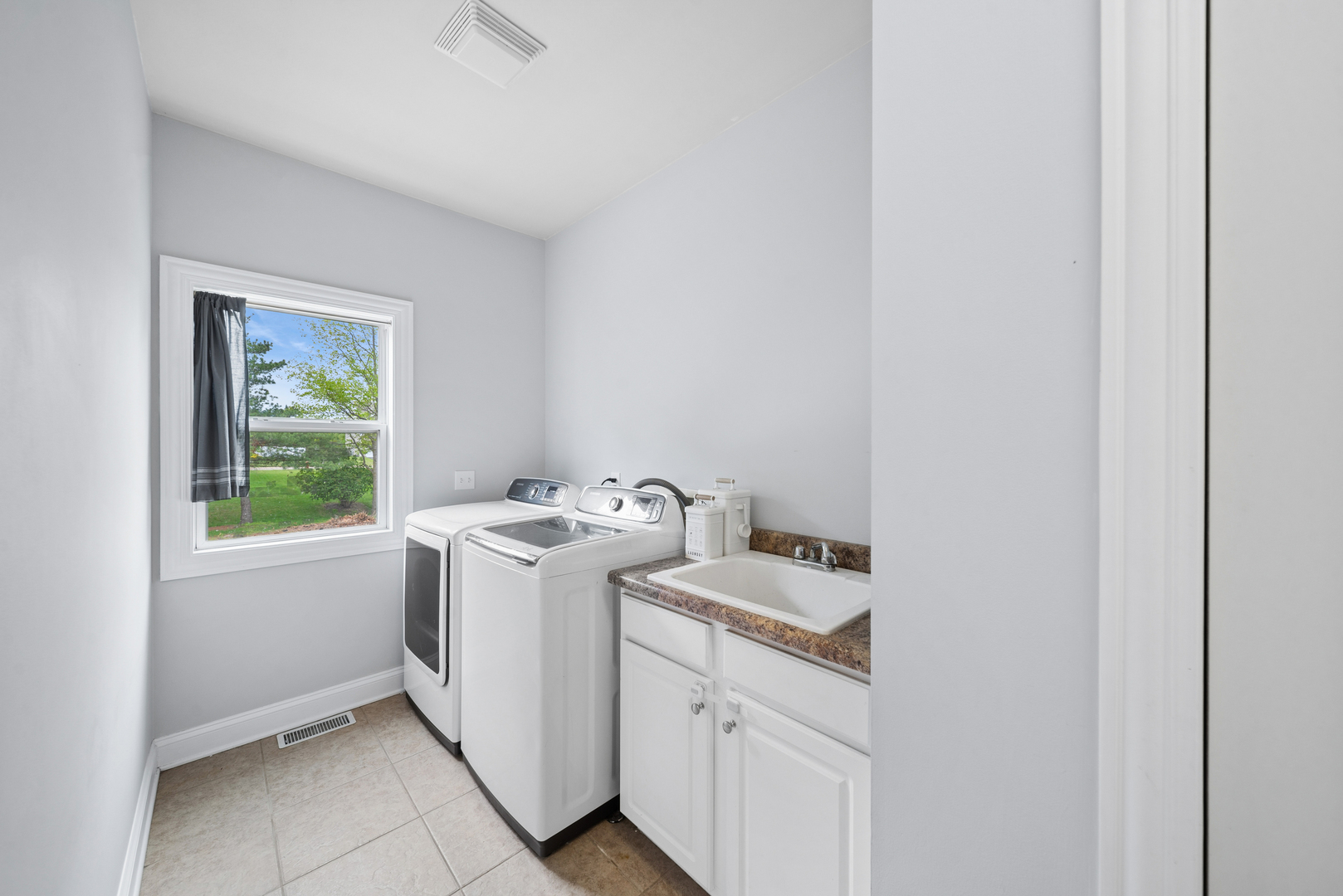 115 Pineridge Drive Property Photo 10