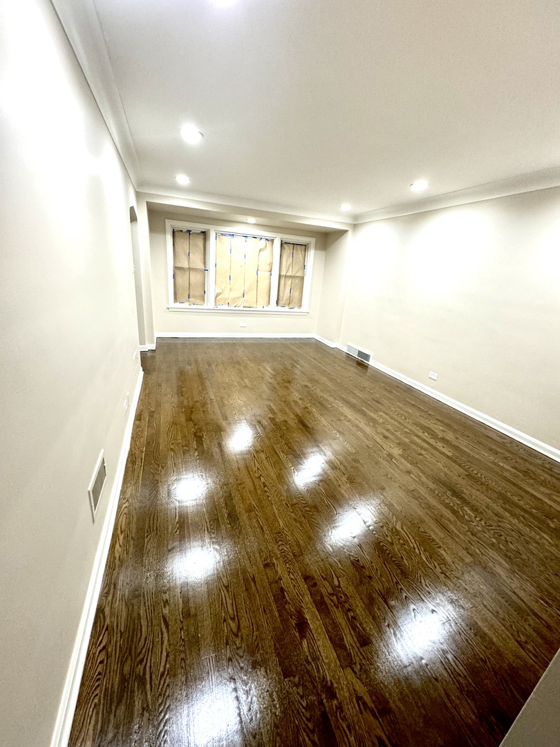 8434 S Luella Avenue Property Photo 3