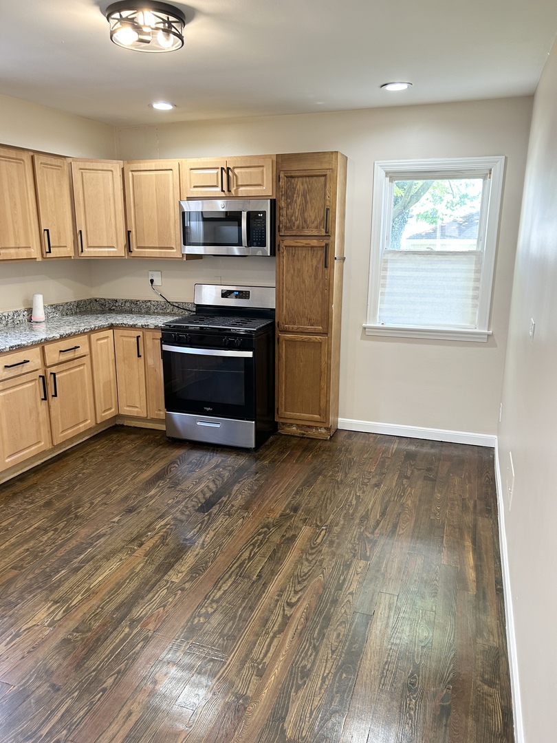 8434 S Luella Avenue Property Photo 4