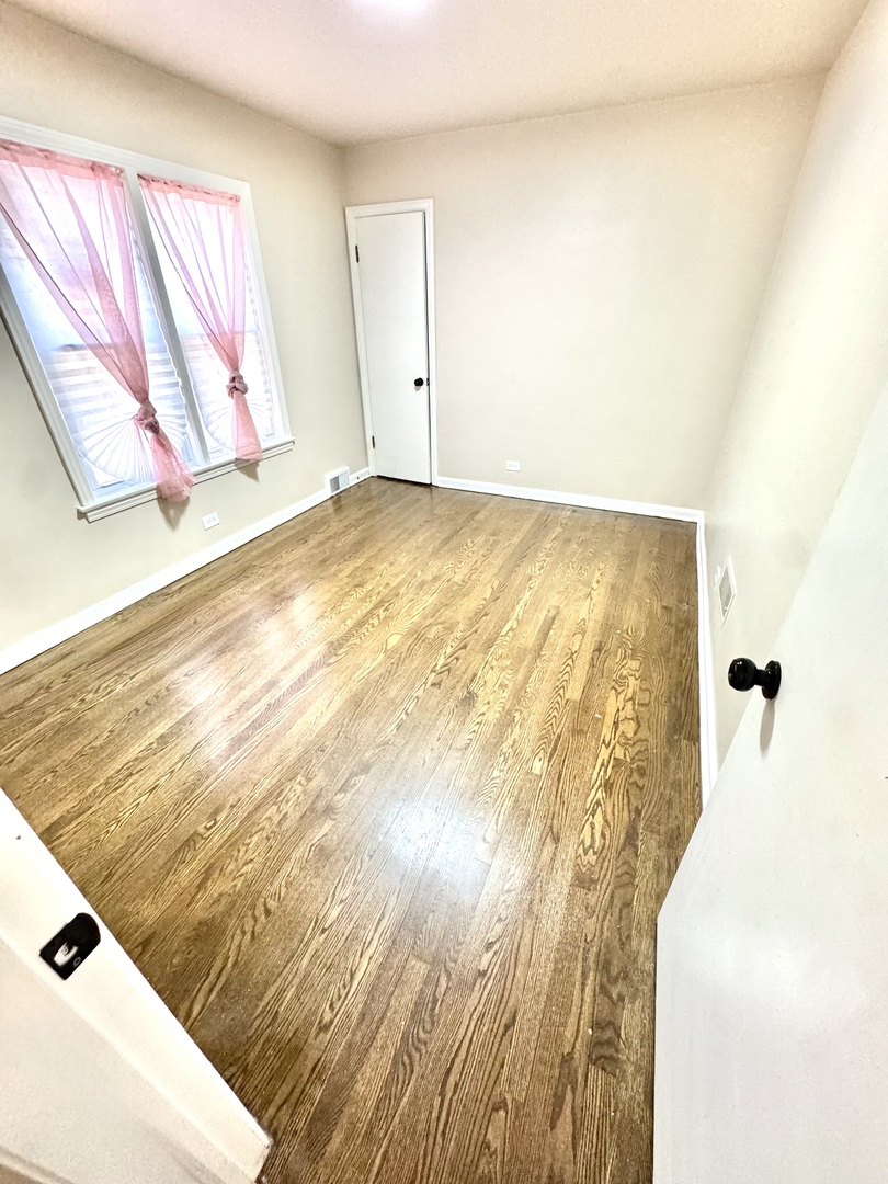 8434 S Luella Avenue Property Photo 6