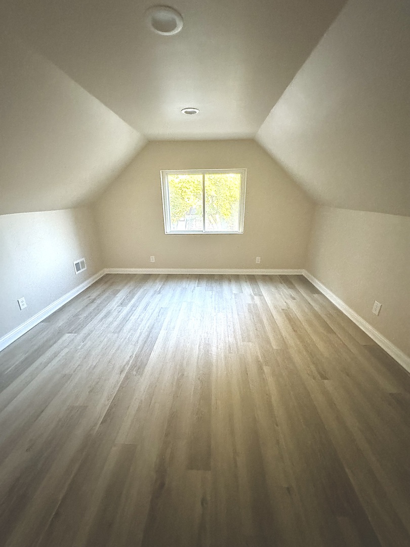 8434 S Luella Avenue Property Photo 10