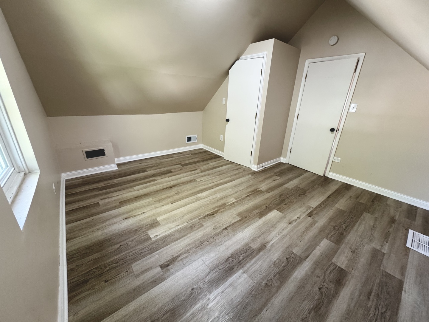 8434 S Luella Avenue Property Photo 12