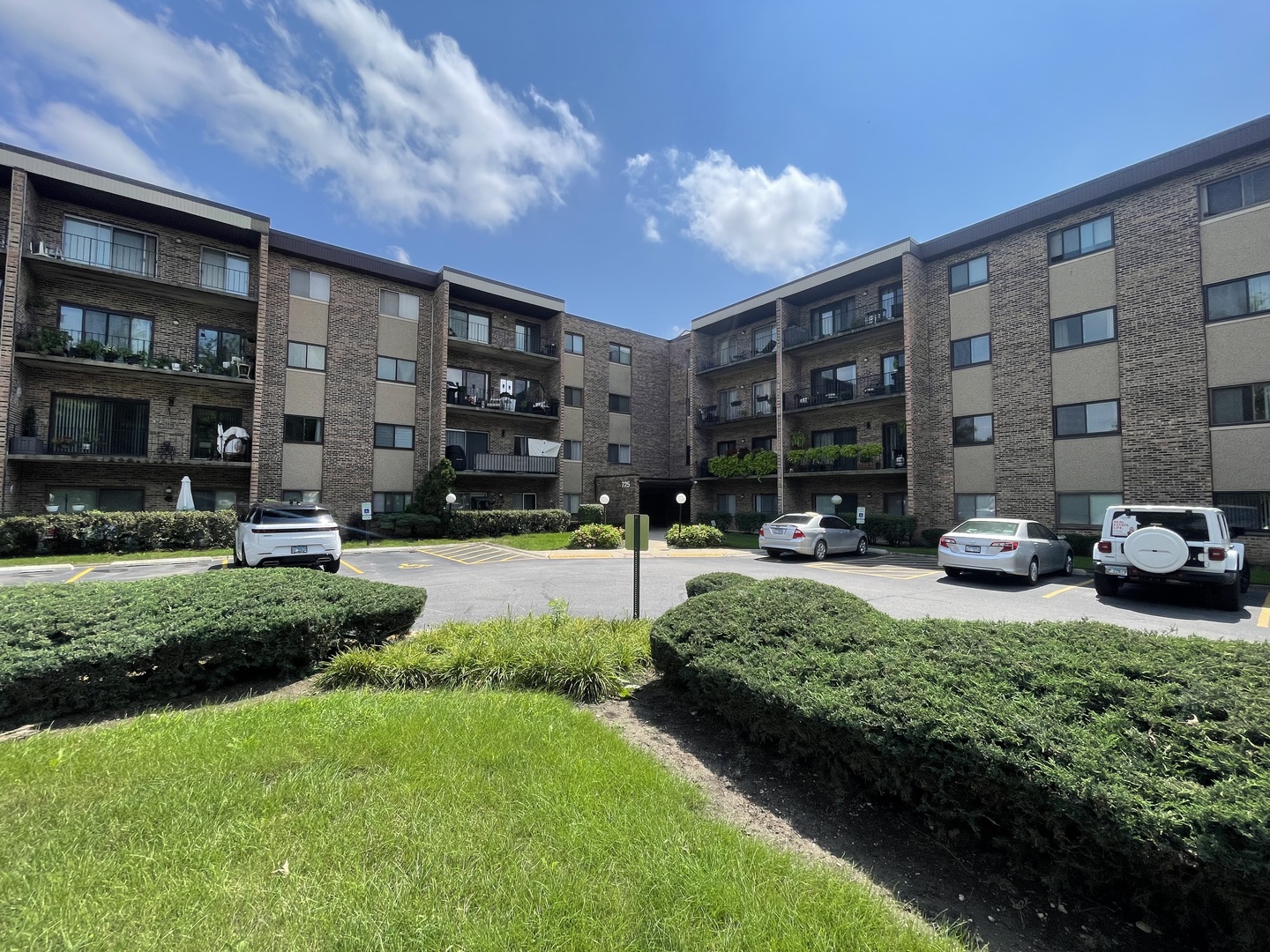 725 W Huntington Commons Road 416 Property Photo 1