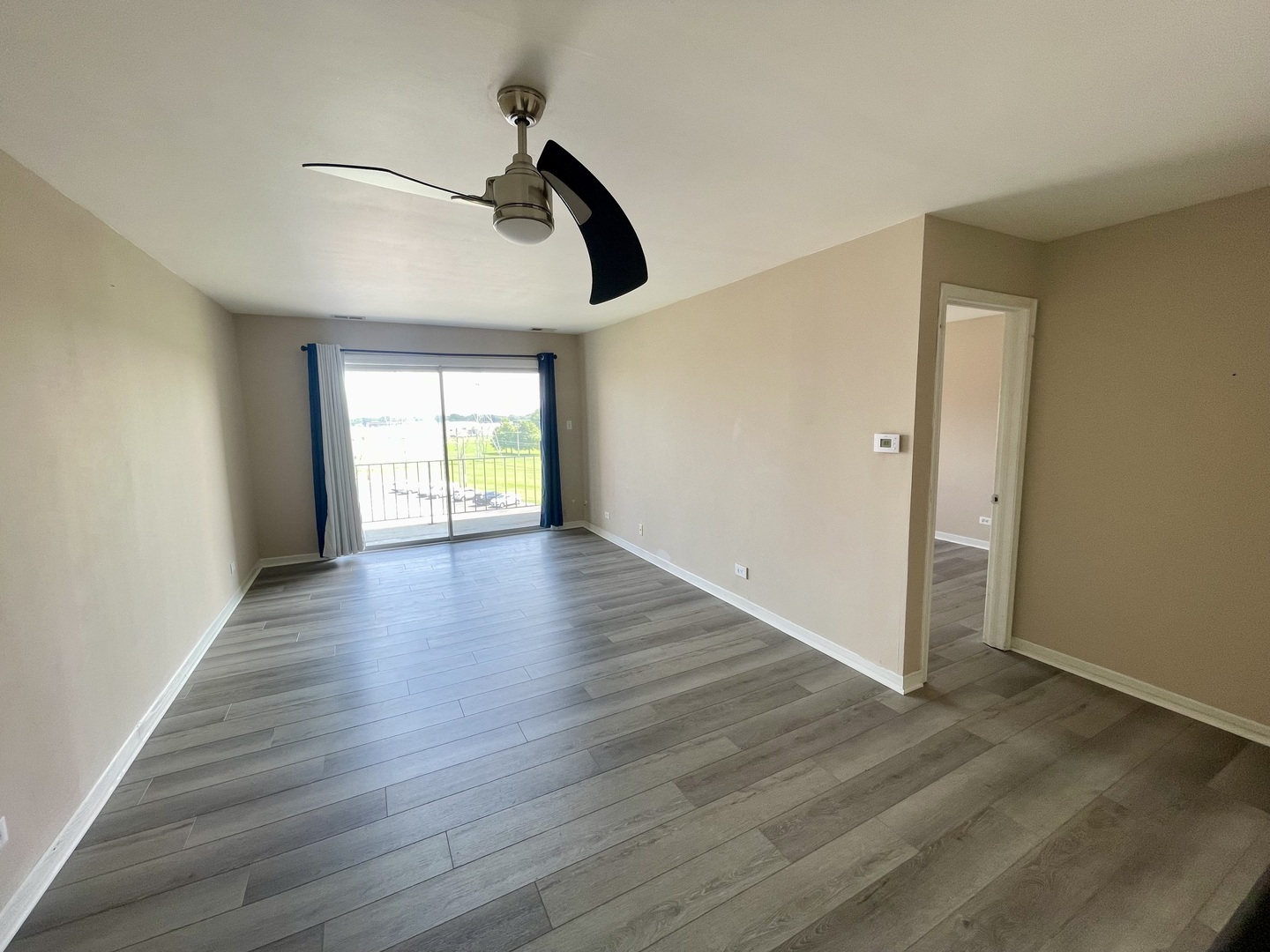 725 W Huntington Commons Road 416 Property Photo 6