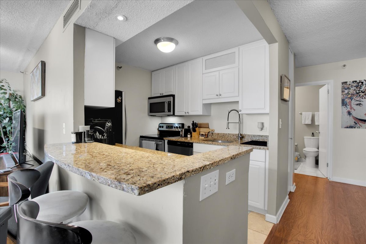10 E Ontario Street 905 Property Photo 6
