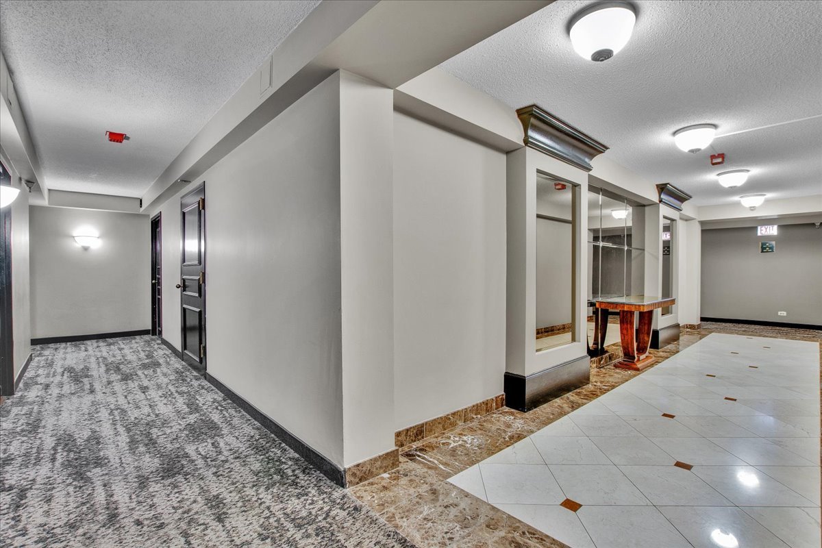 10 E Ontario Street 905 Property Photo 13