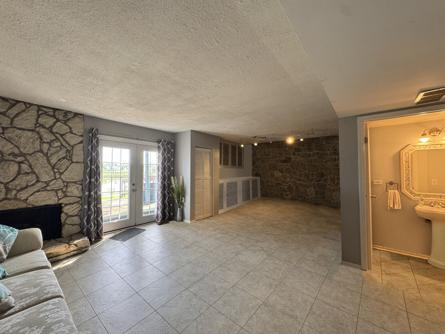 217 Lakeshore Lane Property Photo 11