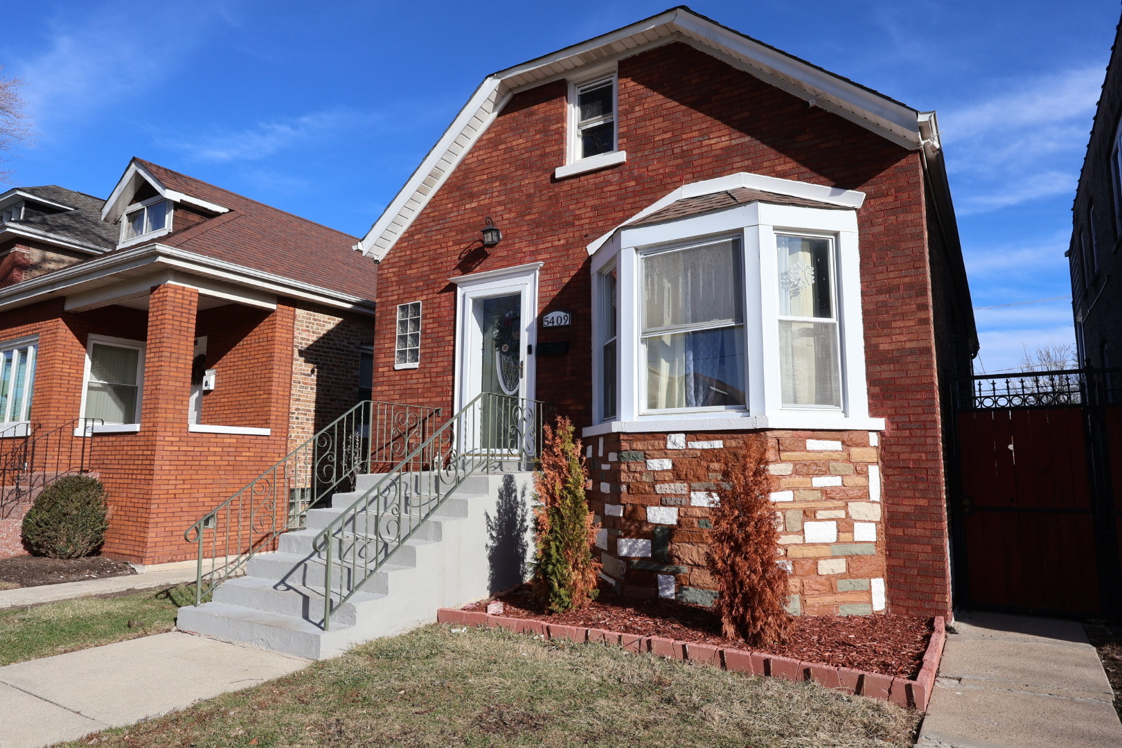 5409 S Sawyer Avenue Property Photo 1