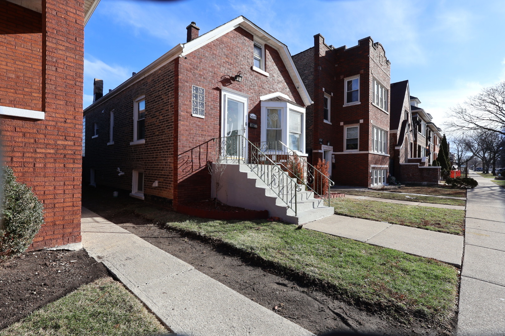 5409 S Sawyer Avenue Property Photo 2