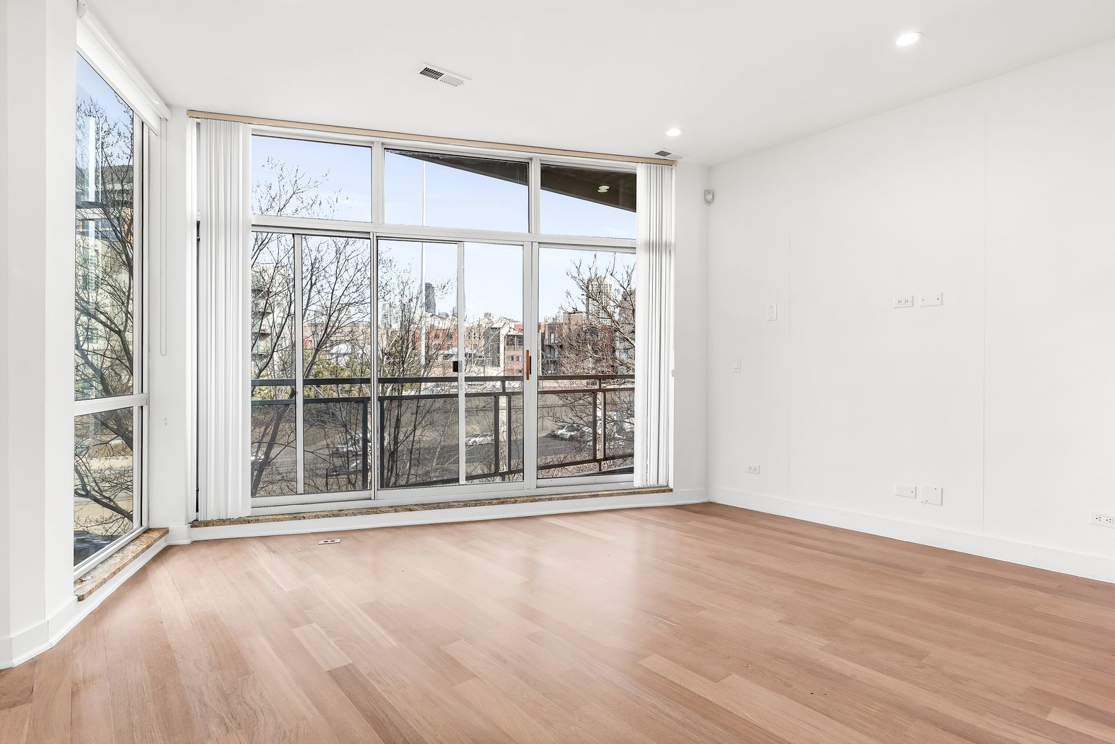 914 W Hubbard Street 104 Property Photo 5