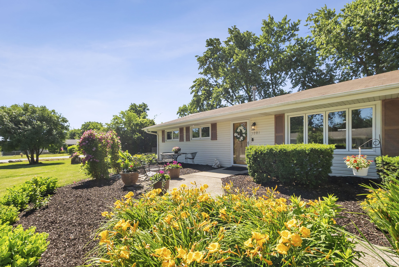 1001 63rd Place Property Photo 1
