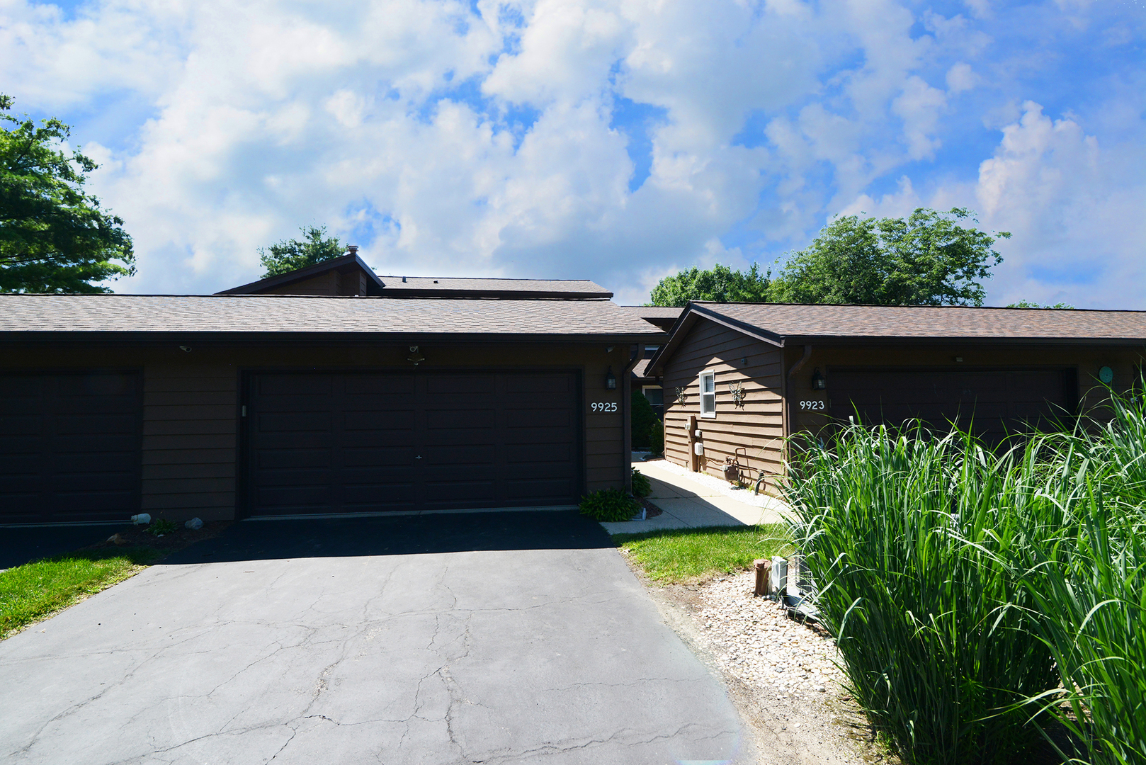 9925 Amanda Lane Property Photo 2