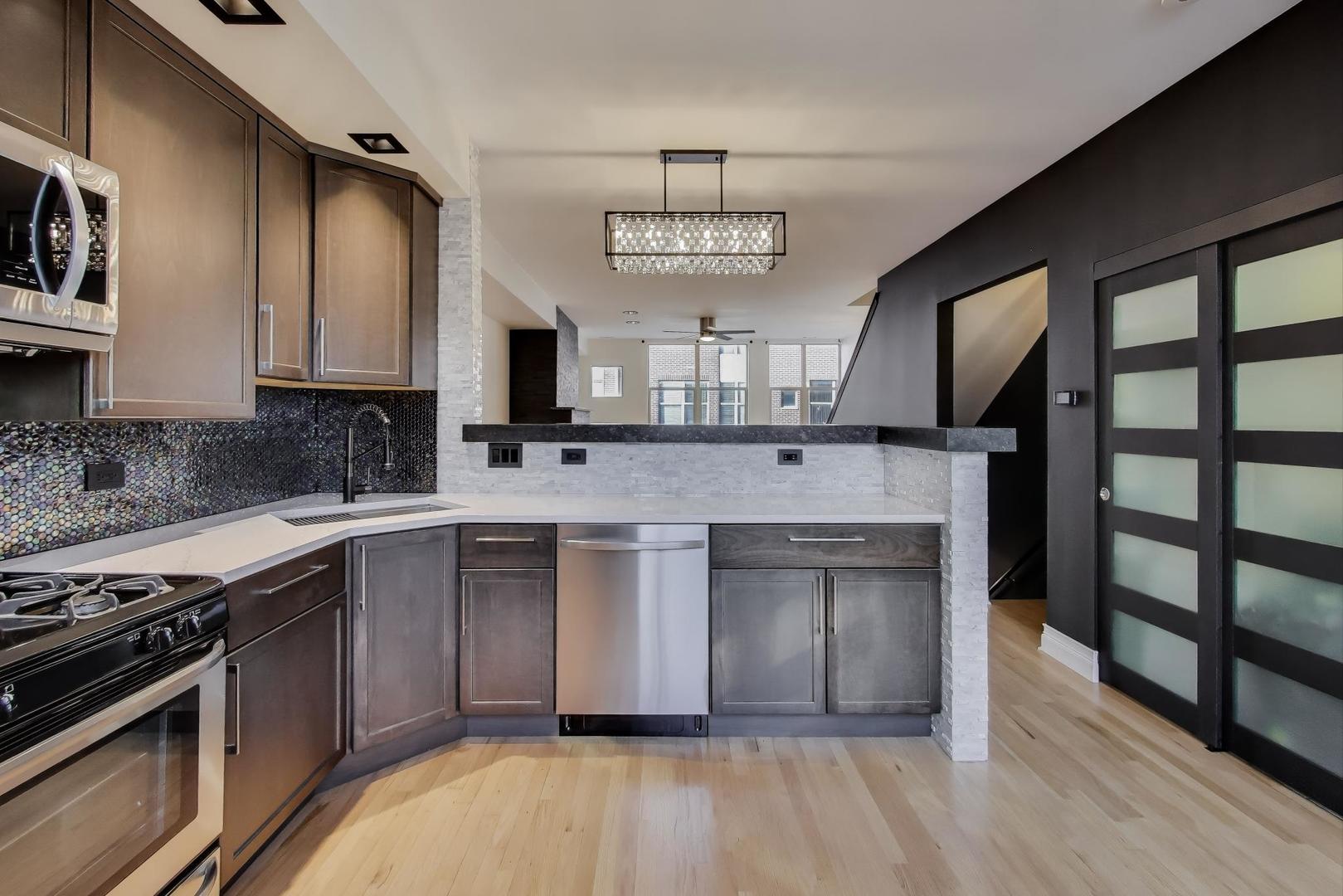6951 N Western Avenue F Property Photo 10