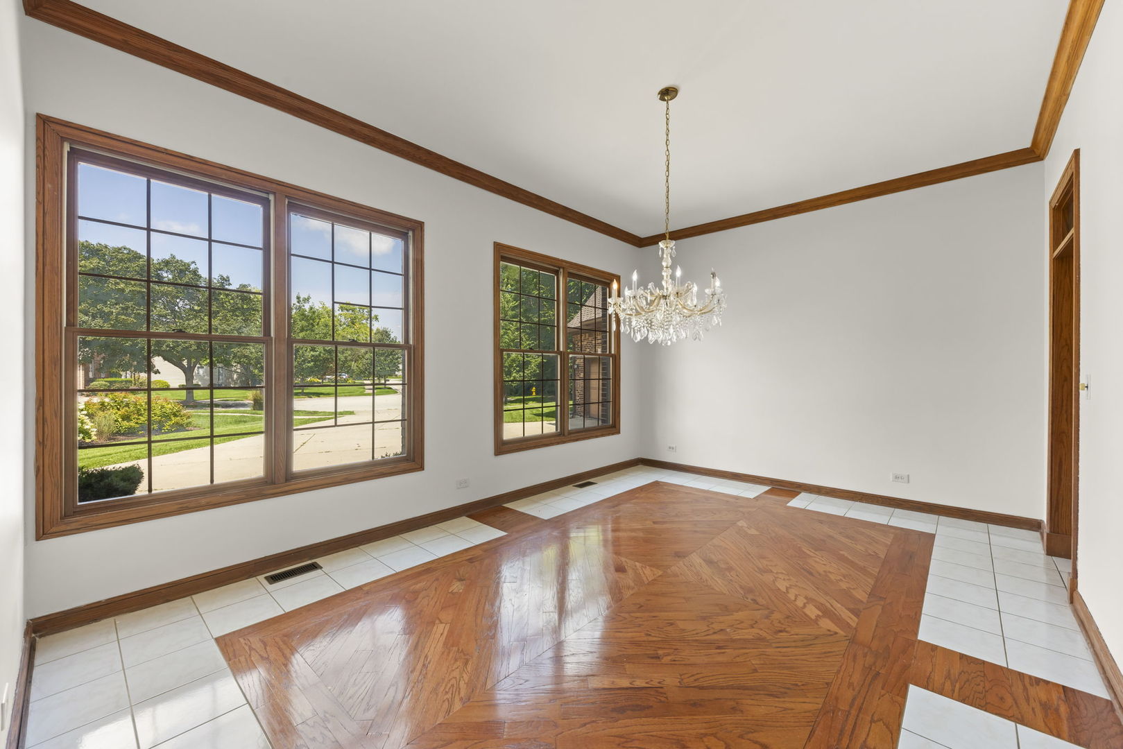 1524 Lloyd Court Property Photo 4