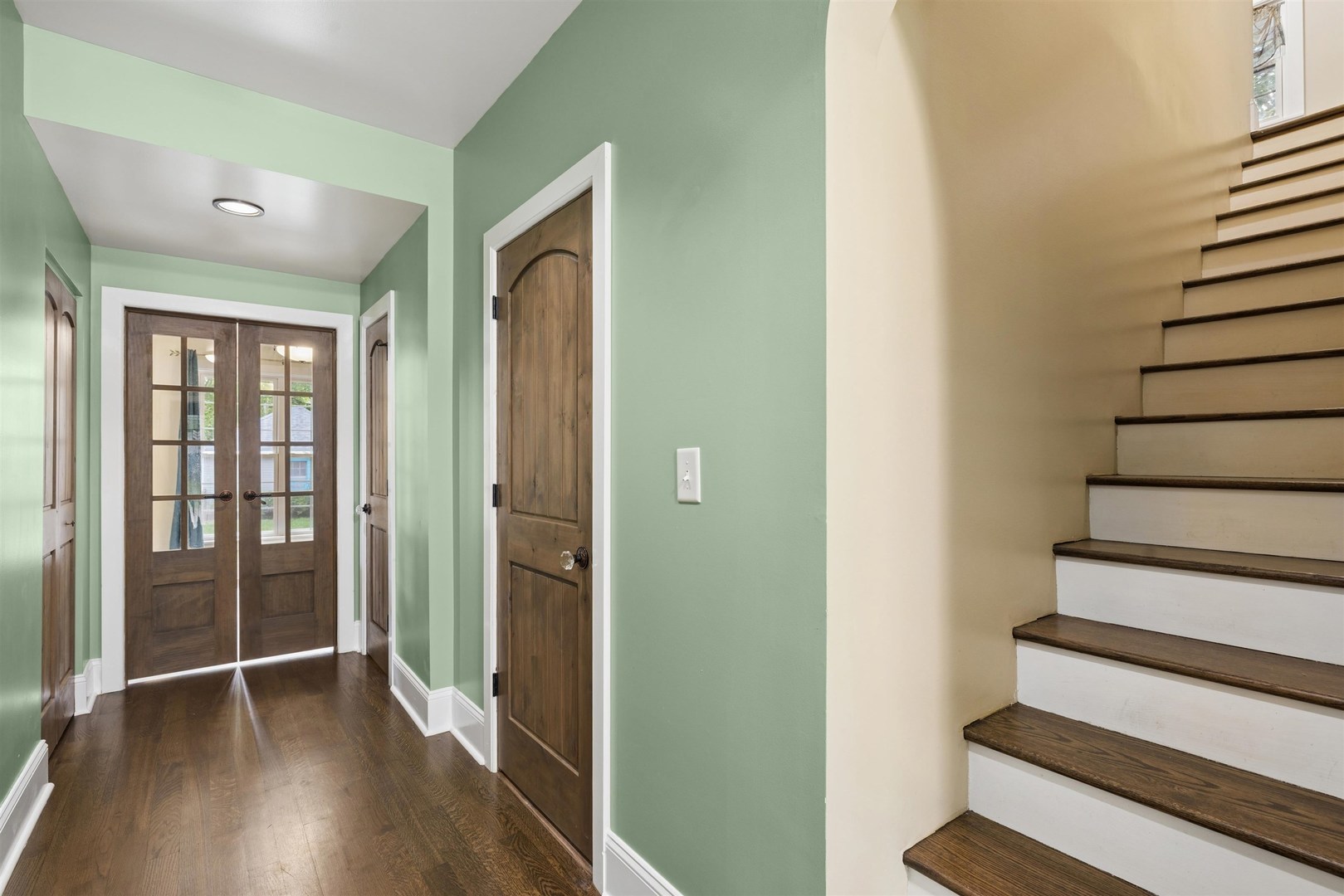 110 S Walkup Avenue Property Photo 4