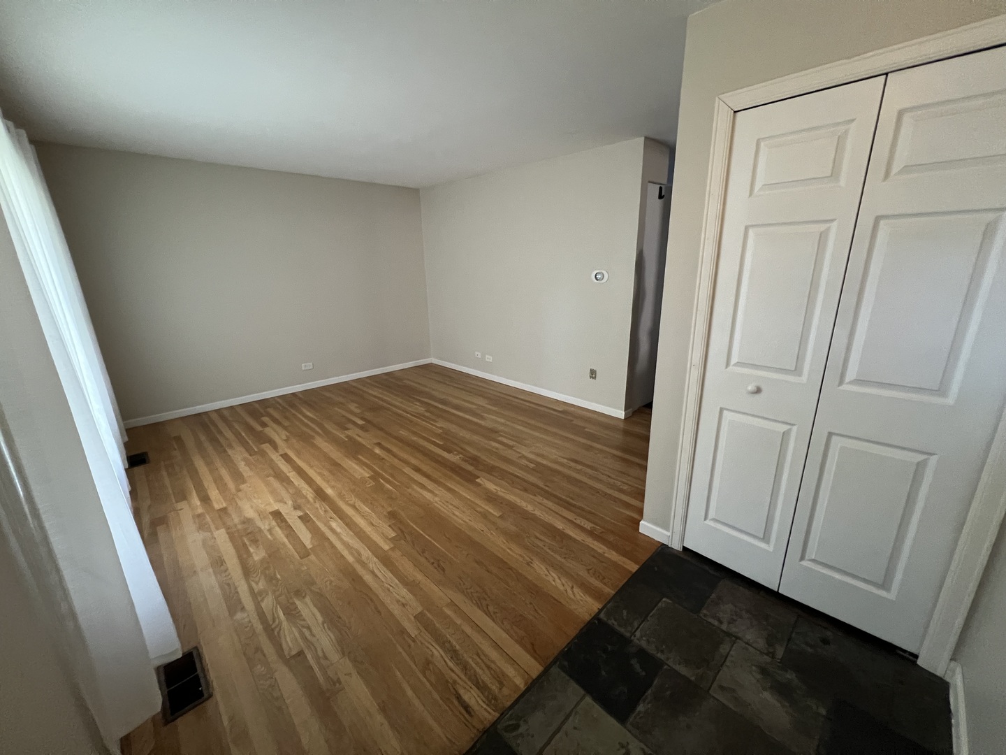 5717 Dover Road Property Photo 3