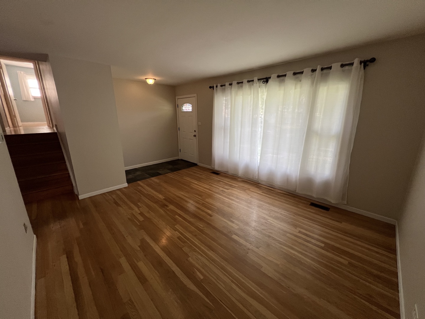5717 Dover Road Property Photo 4