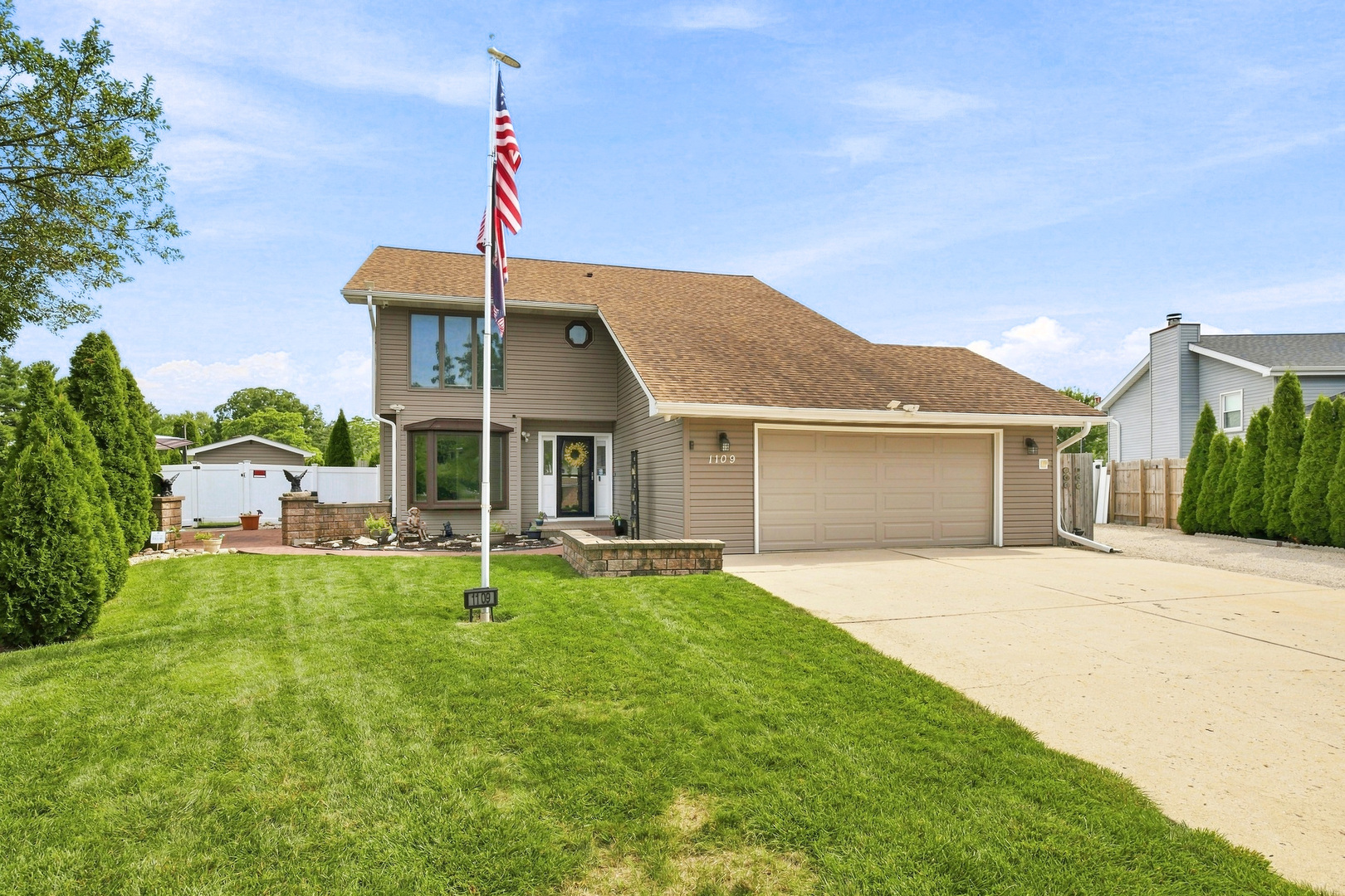 1109 Home Court Property Photo 1