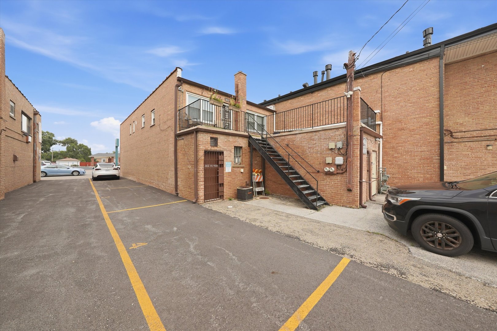 3837 W 95th Street Property Photo 4