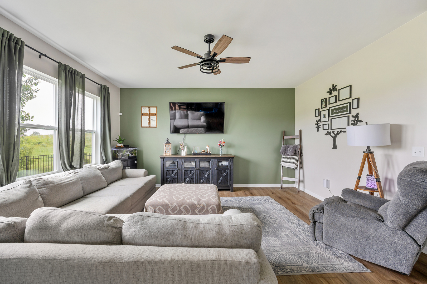 8511 White Oaks Court Property Photo 4