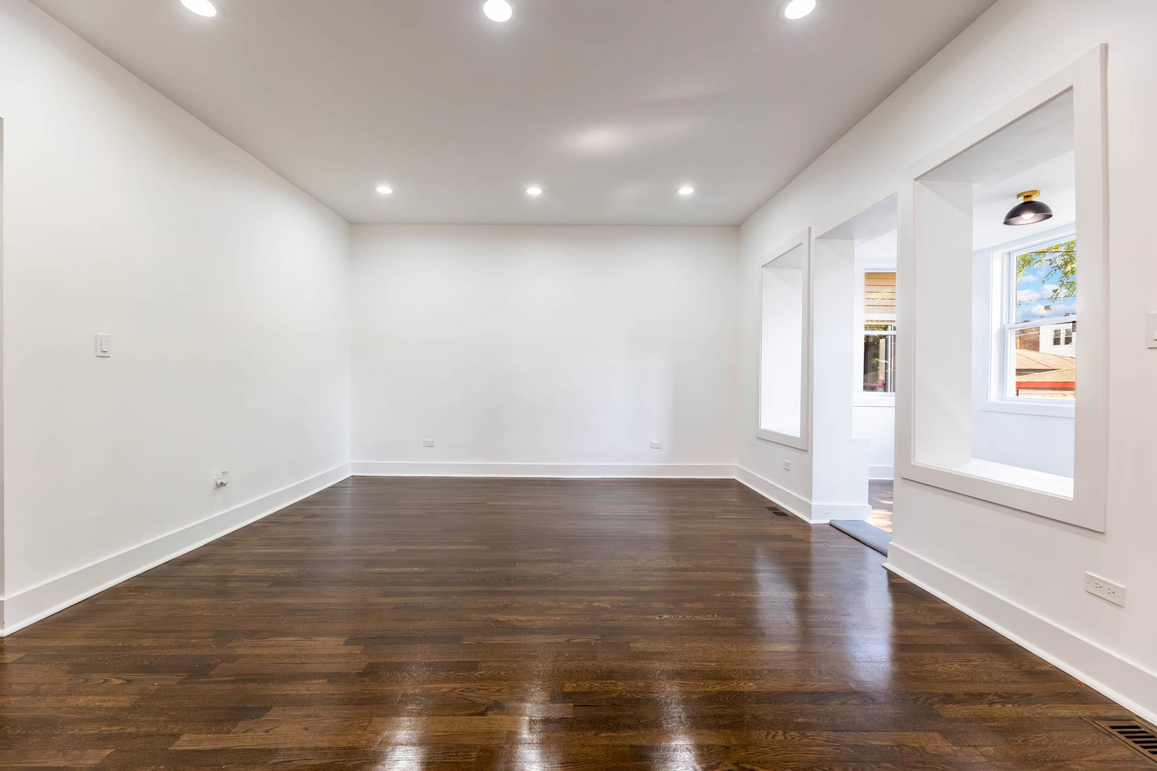8025 S Euclid Avenue Property Photo 10