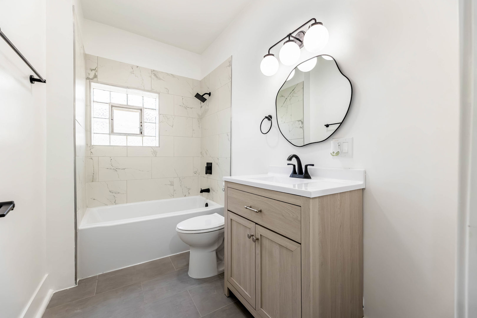 8025 S Euclid Avenue Property Photo 12