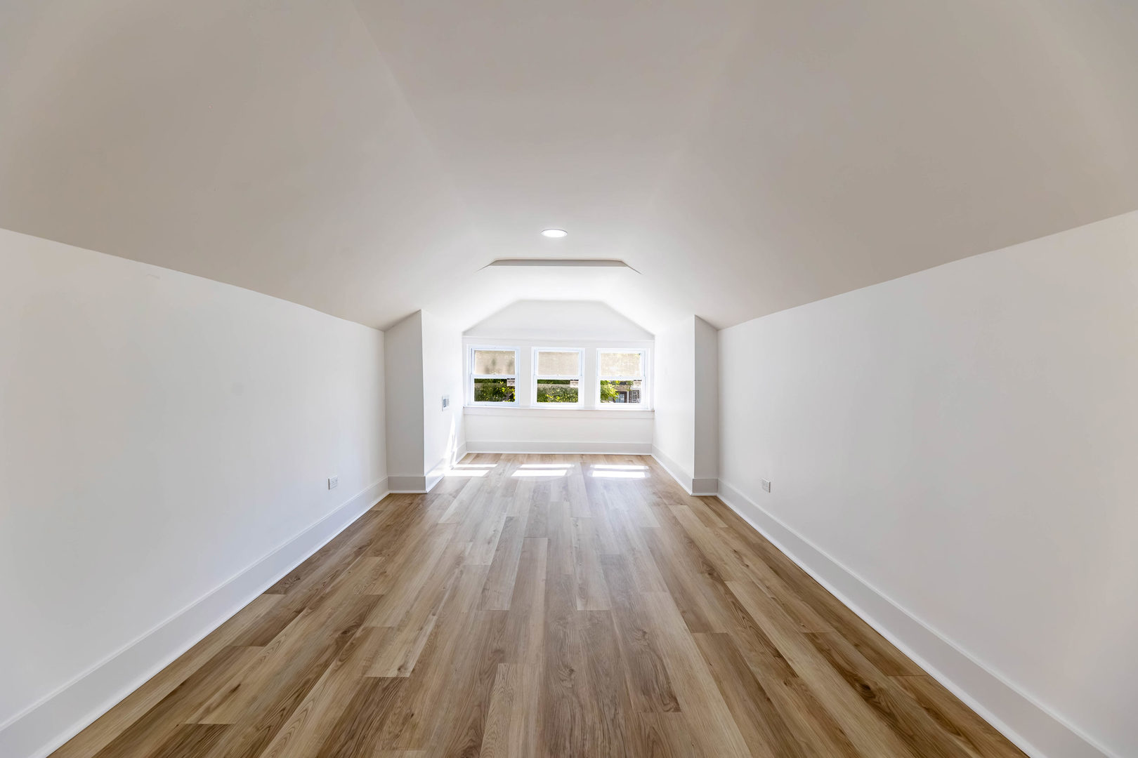 8025 S Euclid Avenue Property Photo 18