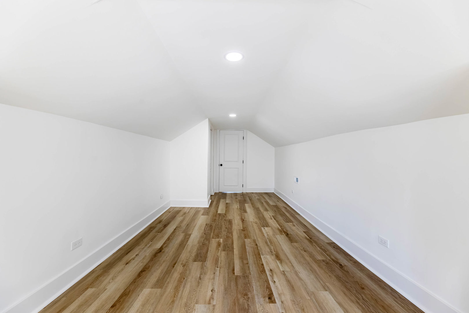 8025 S Euclid Avenue Property Photo 19