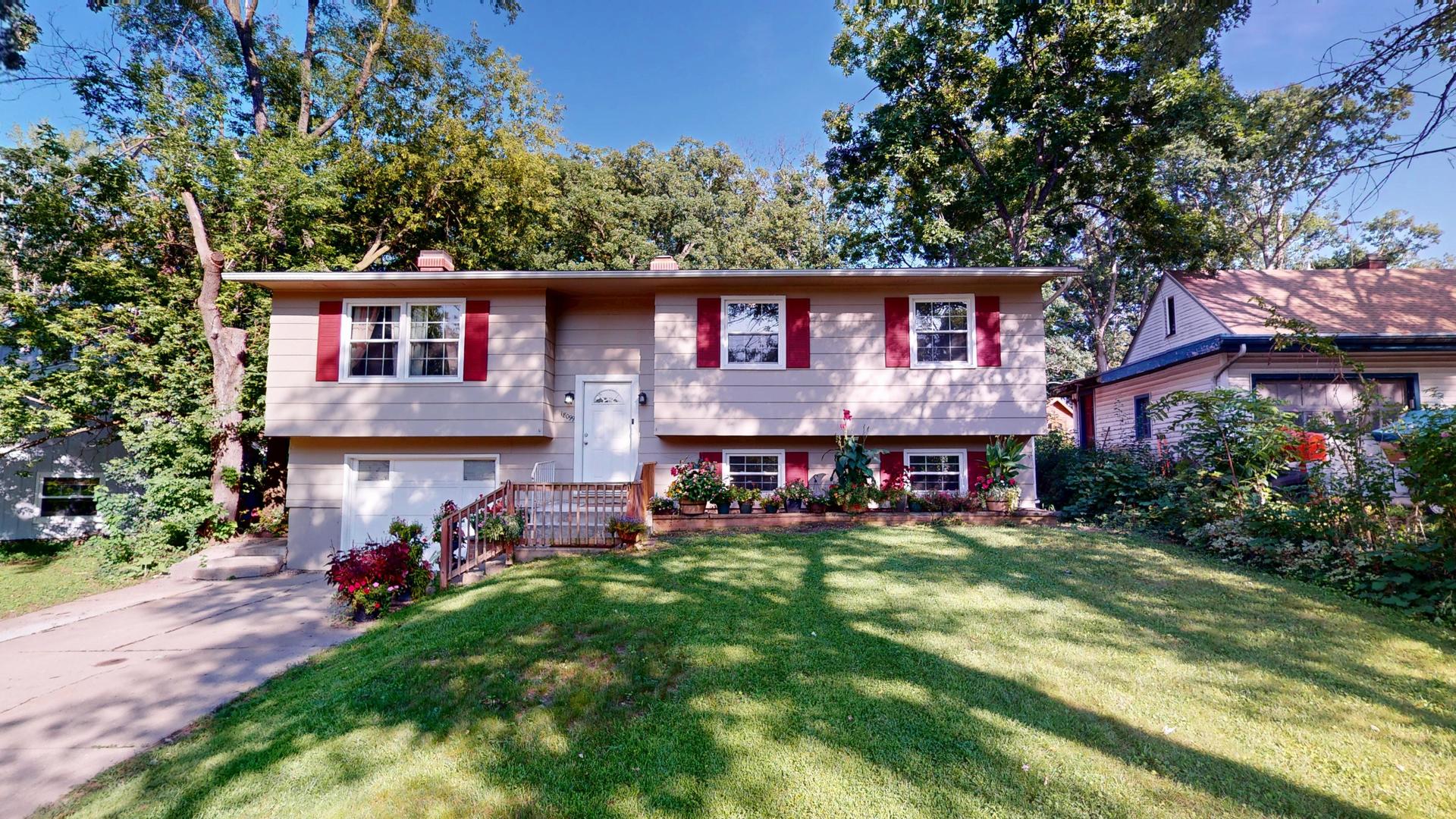 18099 W Valley Drive Property Photo 1