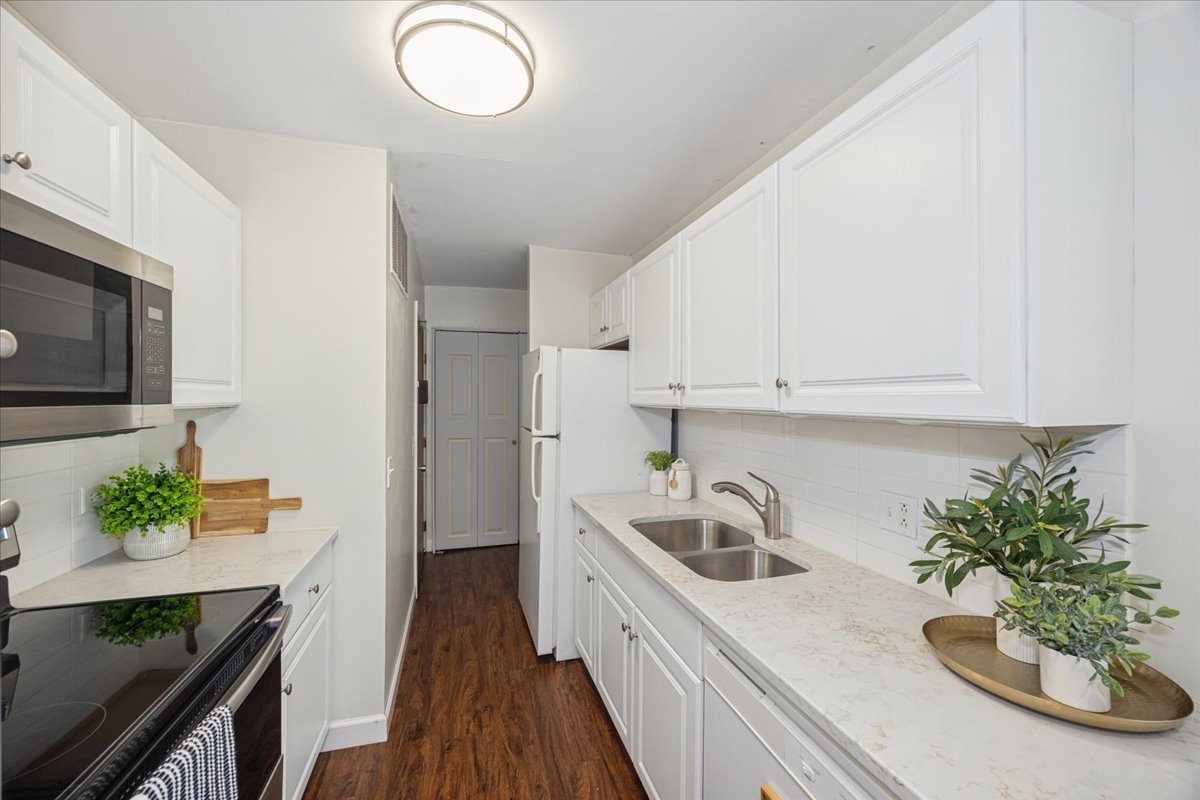 1607 Maple Terrace 2c Property Photo 8
