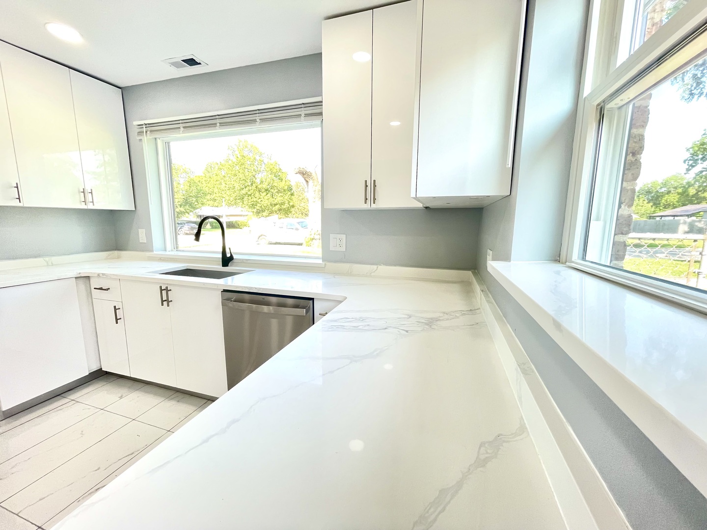 15822 S Ashland Avenue Property Photo 8