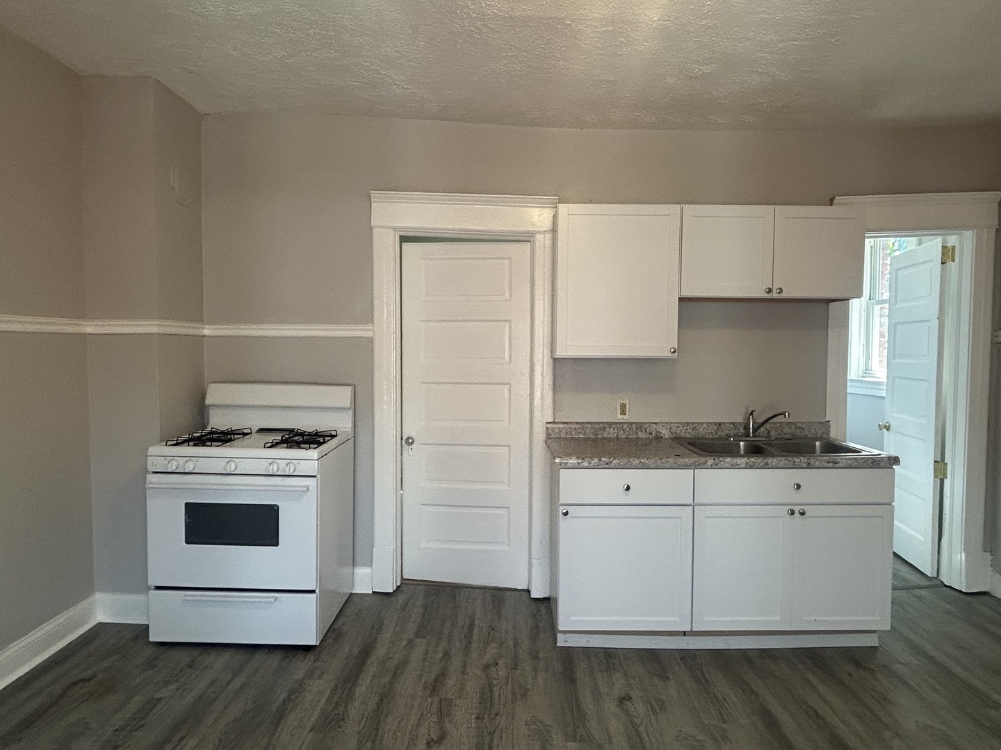 1421 Charles Street Property Photo 13