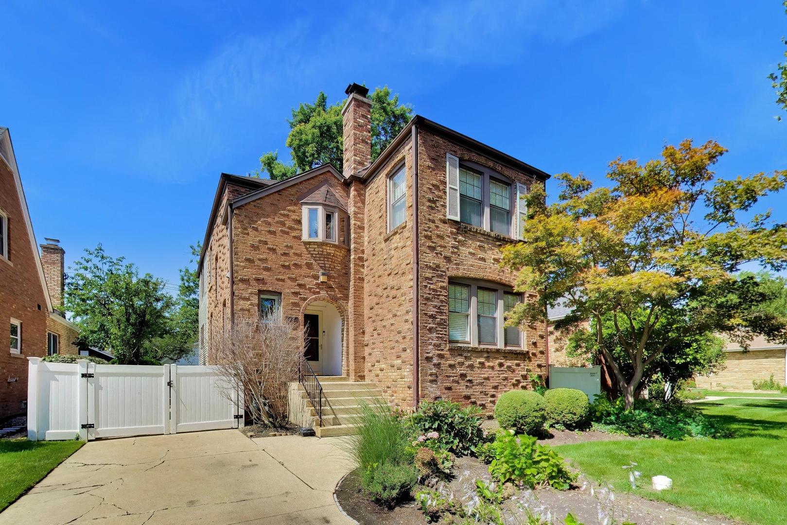 1820 S Ashland Avenue Property Photo 1
