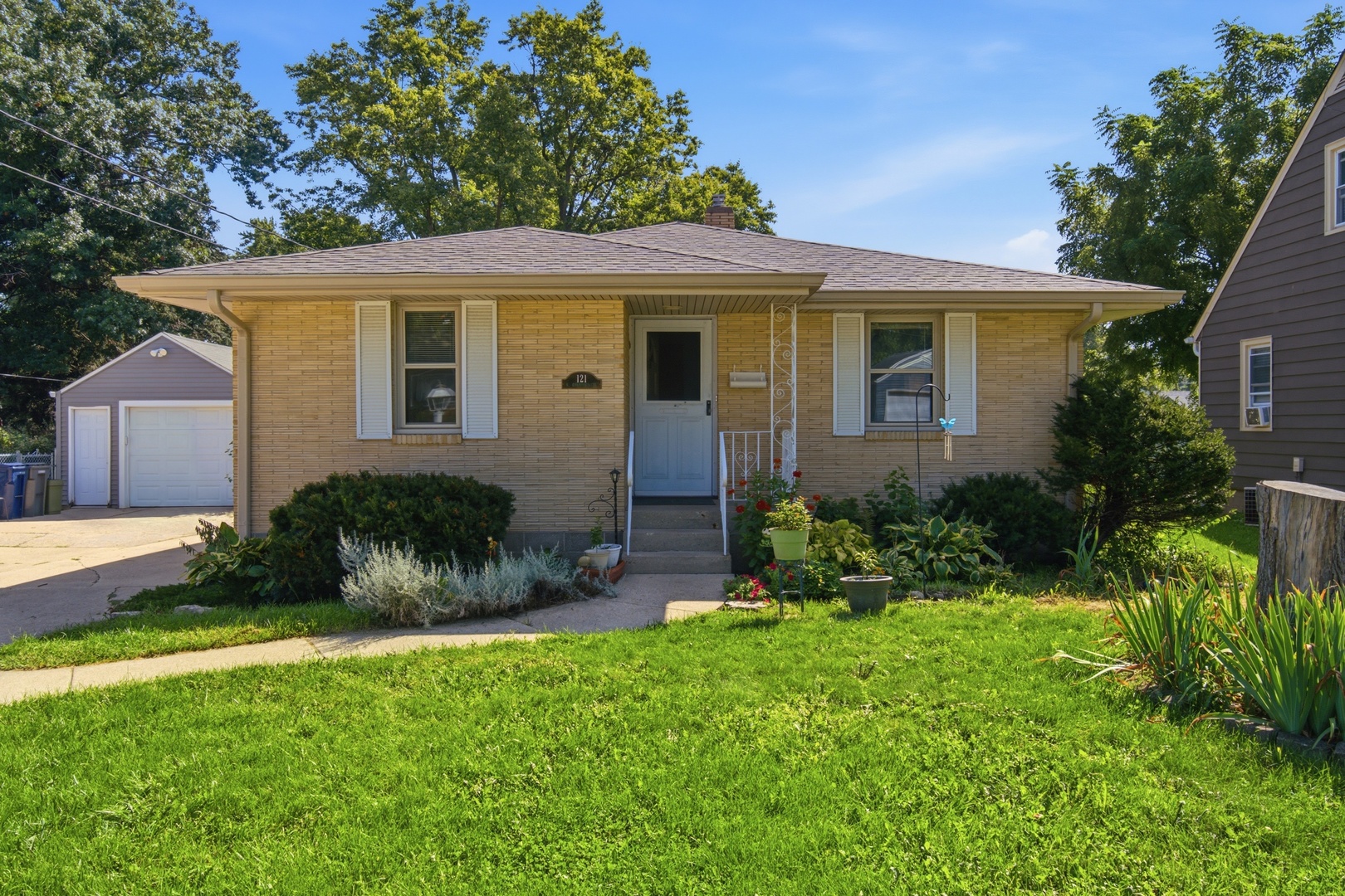 121 S Commonwealth Avenue Property Photo 1