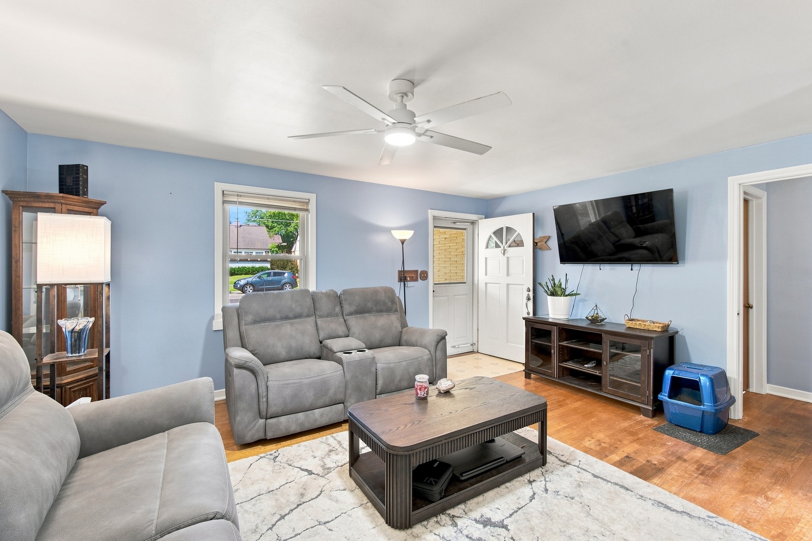 121 S Commonwealth Avenue Property Photo 7