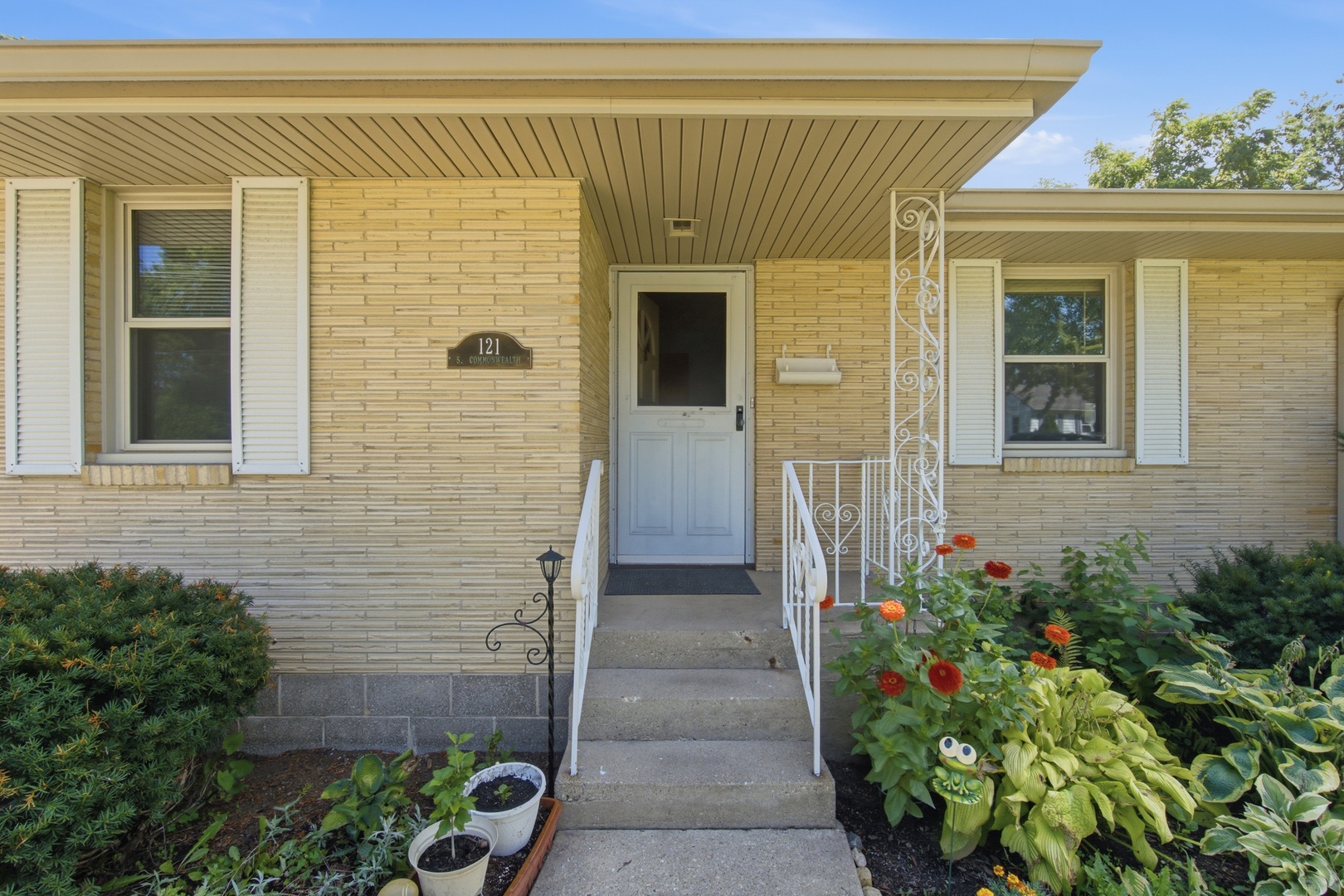 121 S Commonwealth Avenue Property Photo 42