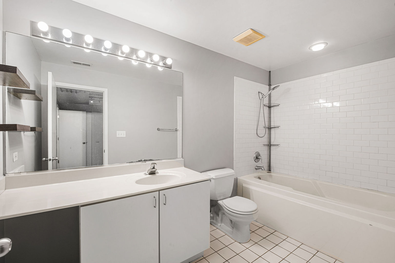 811 S Lytle Street 110 Property Photo 10