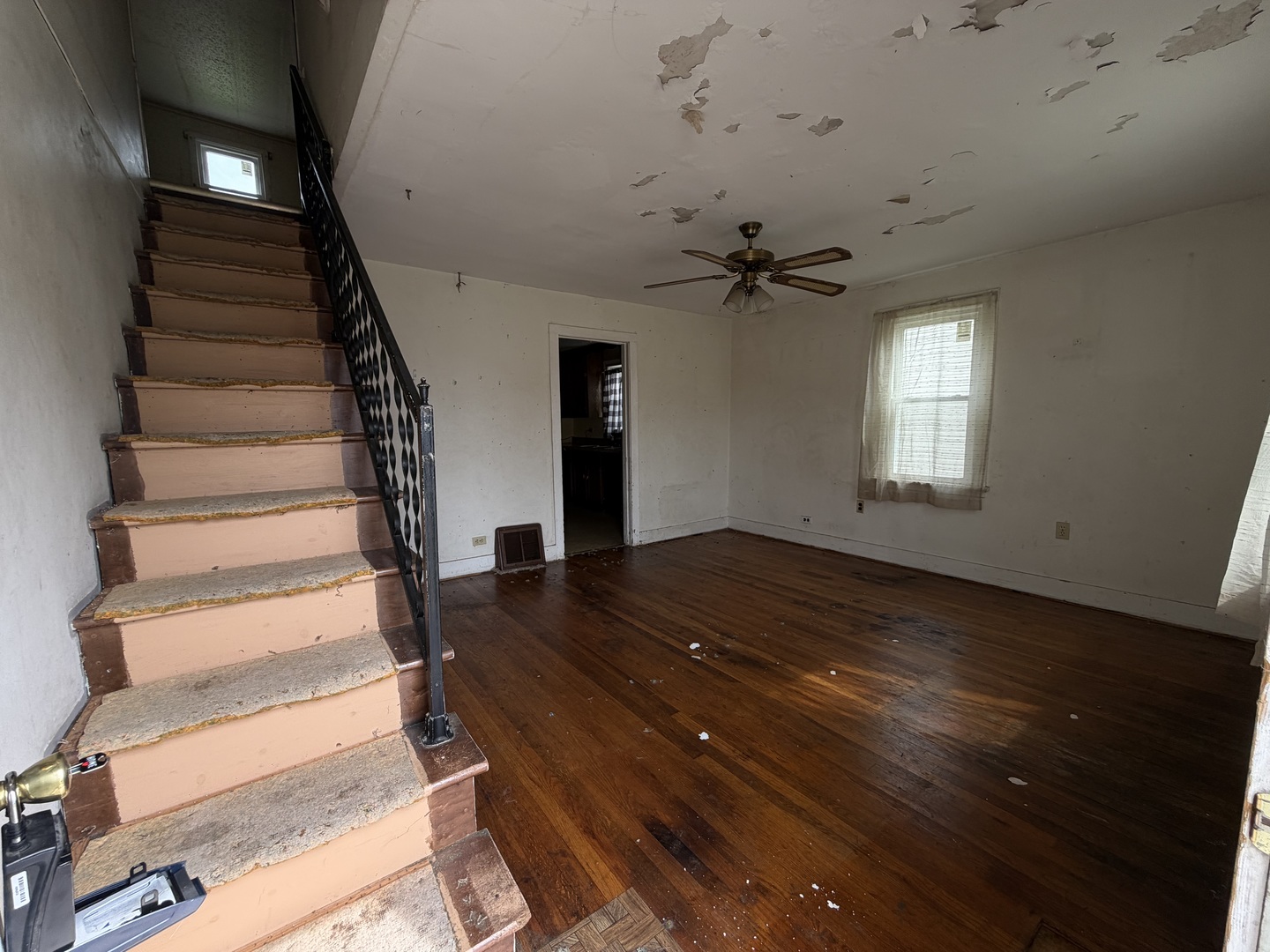 148 S Prairie Avenue Property Photo 4