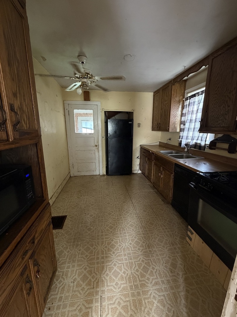 148 S Prairie Avenue Property Photo 6