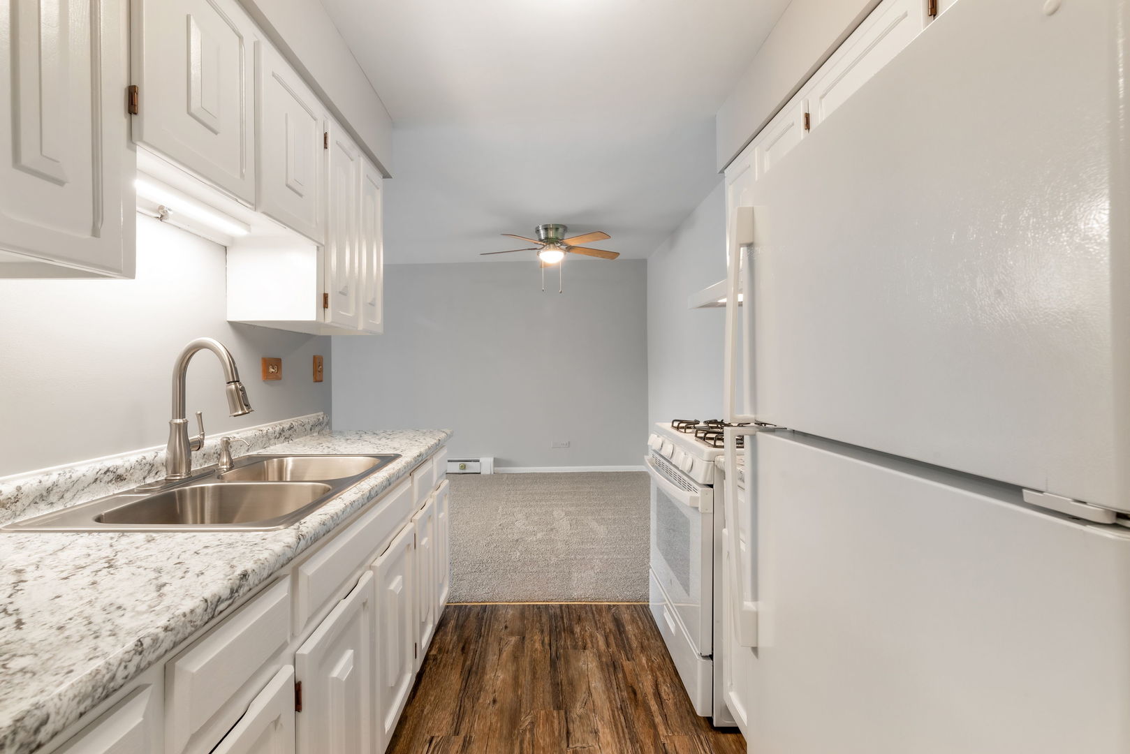 1198 Royal Glen Drive 101-e Property Photo 4