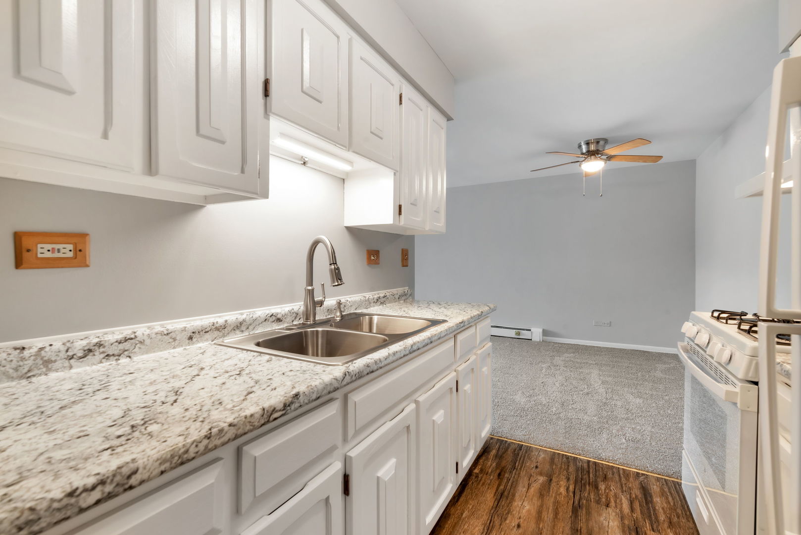 1198 Royal Glen Drive 101-e Property Photo 6