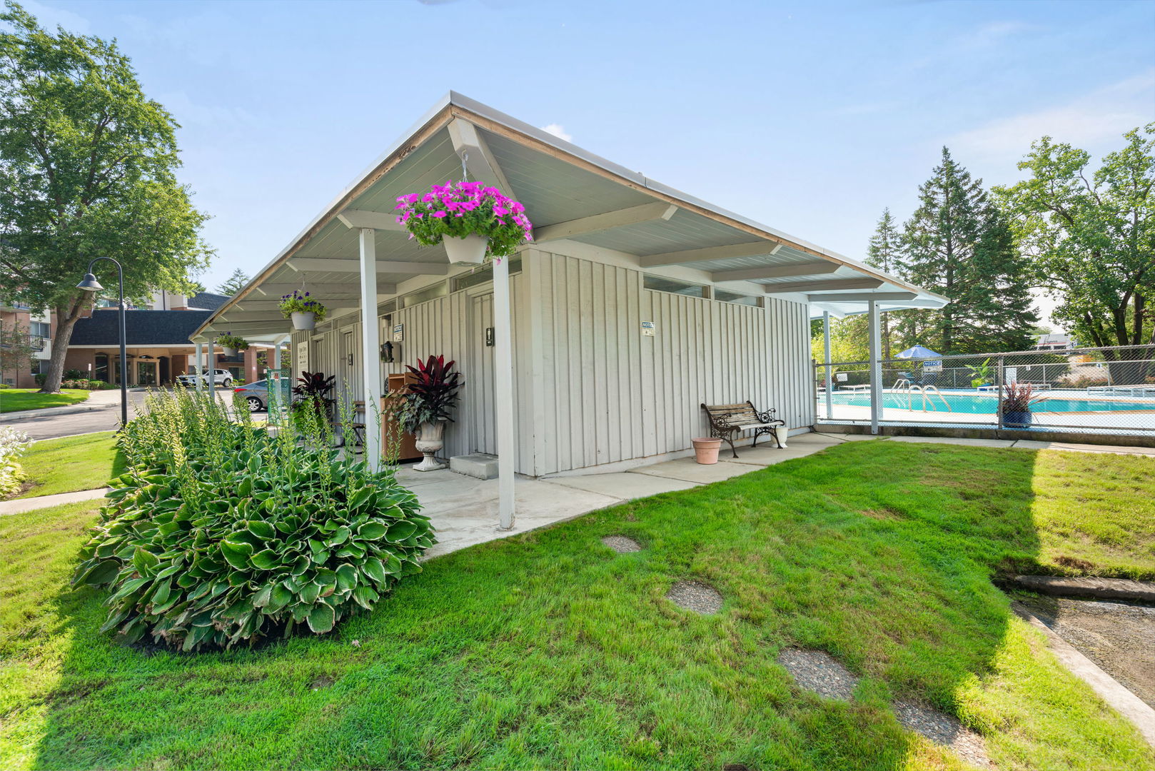 1198 Royal Glen Drive 101-e Property Photo 18