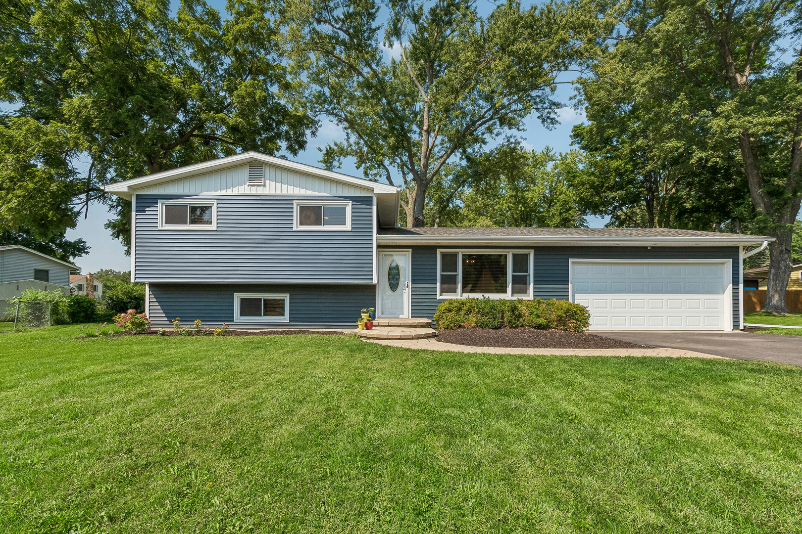 10009 Nw Circle Drive Property Photo 1
