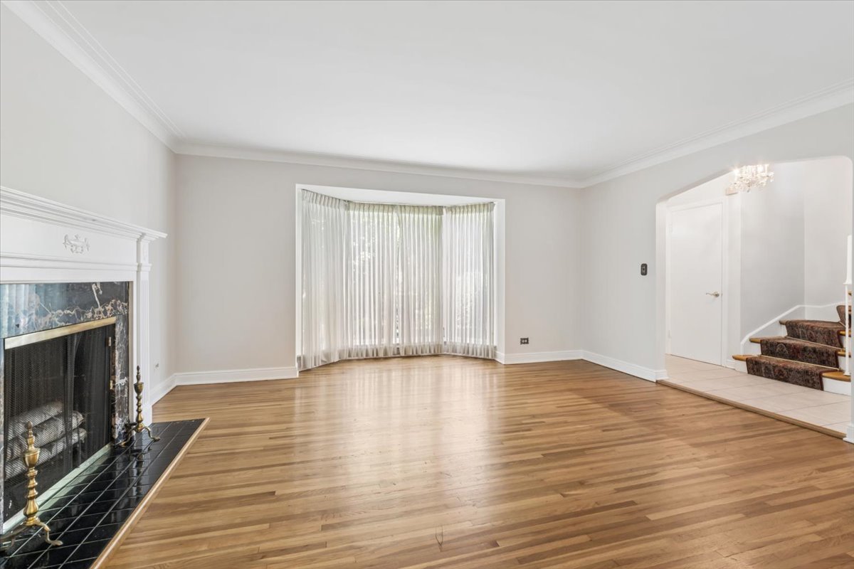 6533 N Christiana Avenue Property Photo 3
