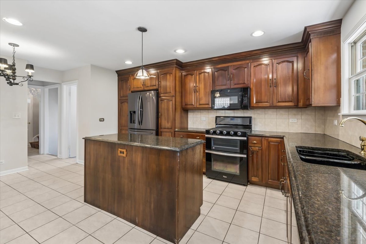 6533 N Christiana Avenue Property Photo 5