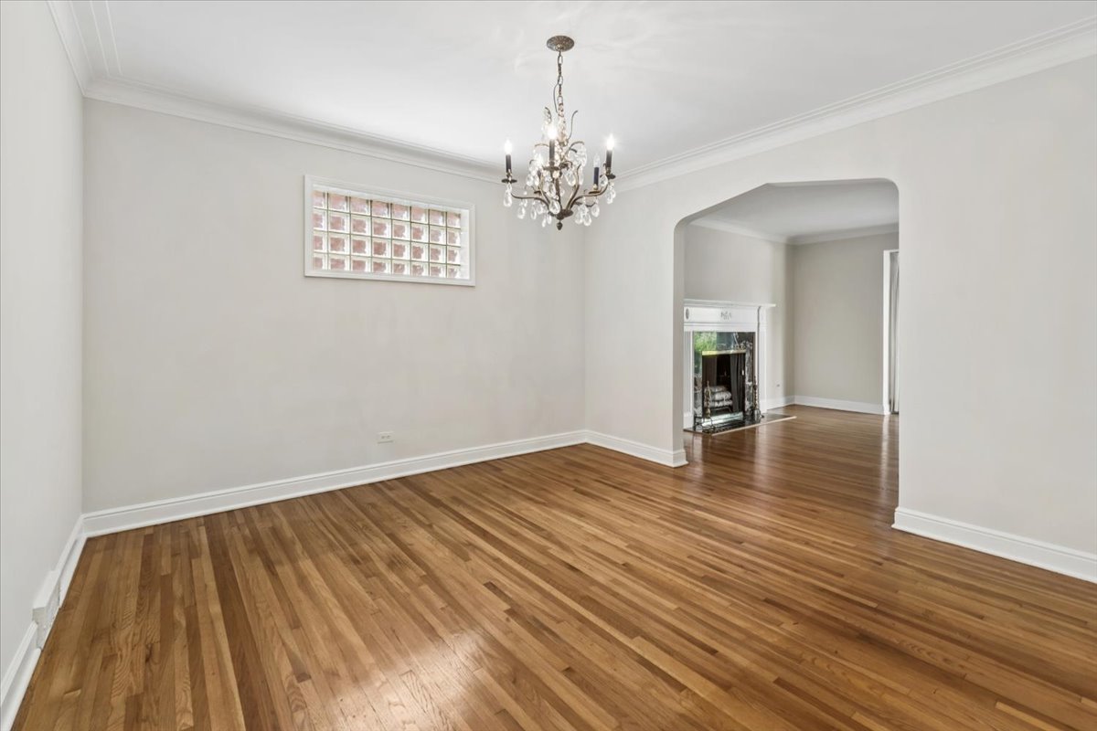 6533 N Christiana Avenue Property Photo 6