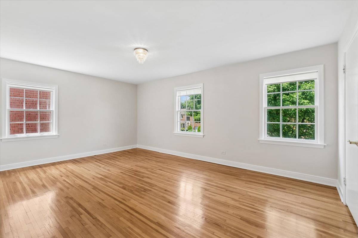 6533 N Christiana Avenue Property Photo 11